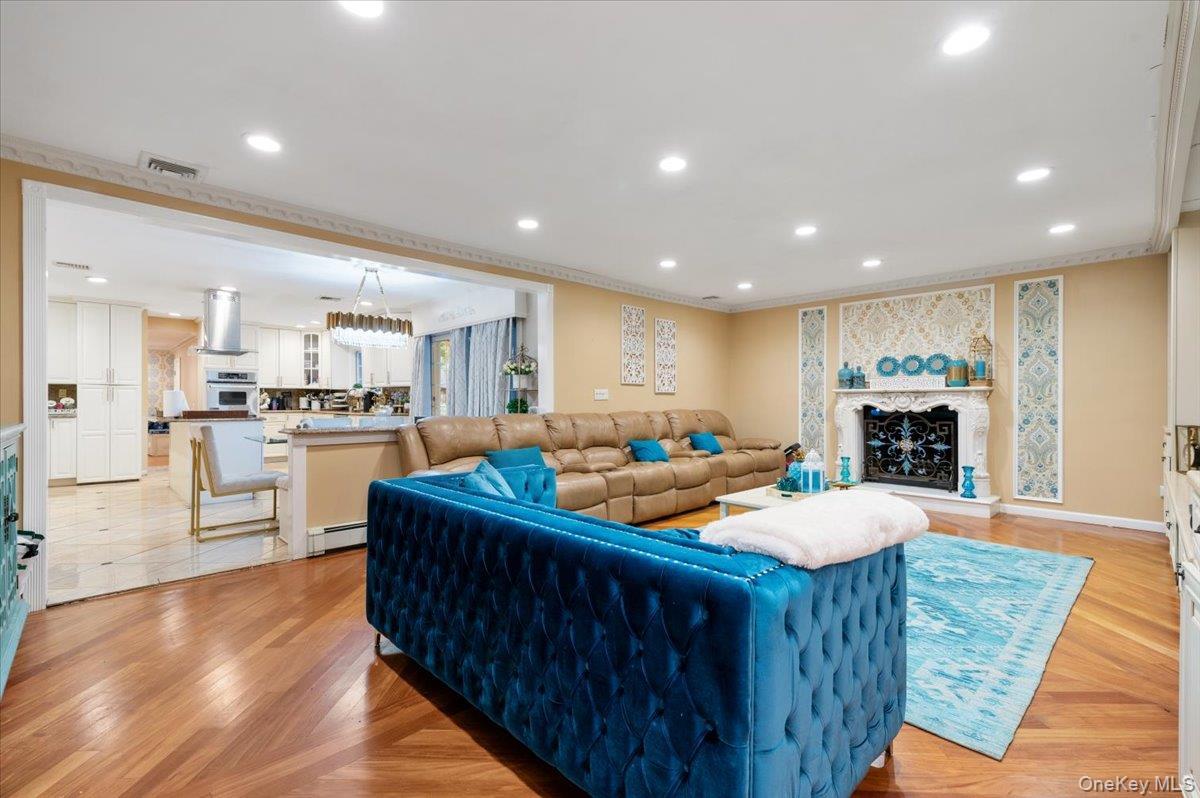 Single Family Caledonia Suffolk County, NY 11746, MLS-927453-12