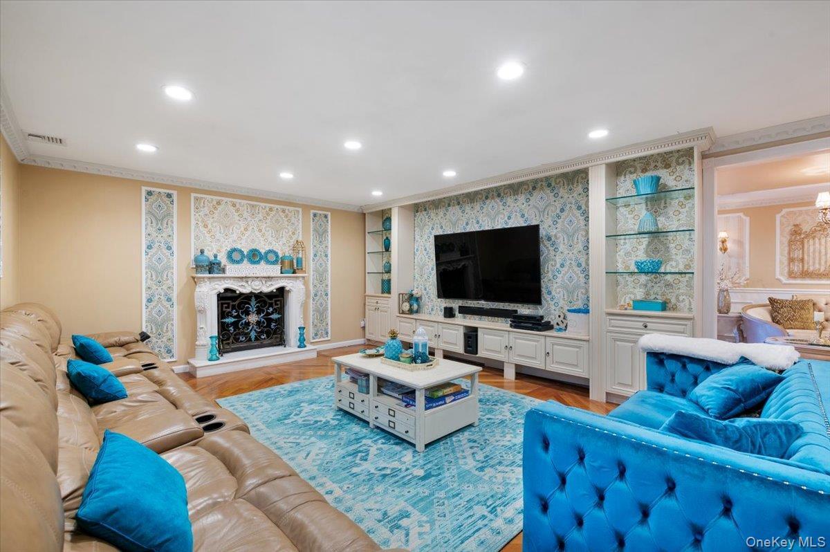 Single Family Caledonia Suffolk County, NY 11746, MLS-927453-13