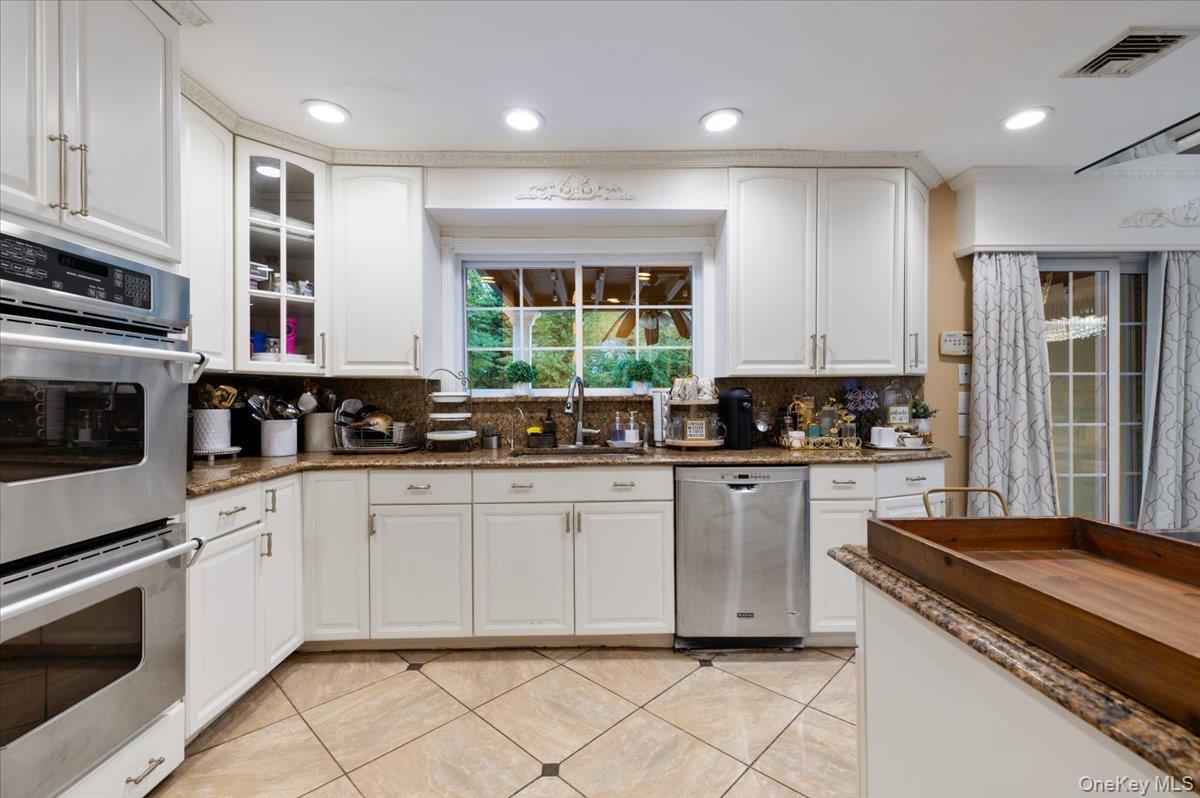 Single Family Caledonia Suffolk County, NY 11746, MLS-927453-19