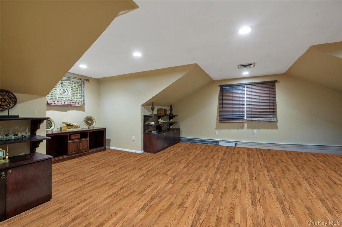 Single Family Caledonia Suffolk County, NY 11746, MLS-927453-34