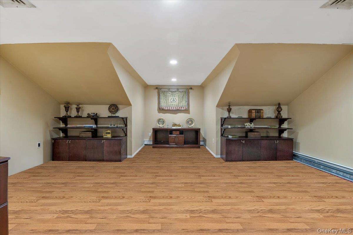 Single Family Caledonia Suffolk County, NY 11746, MLS-927453-35