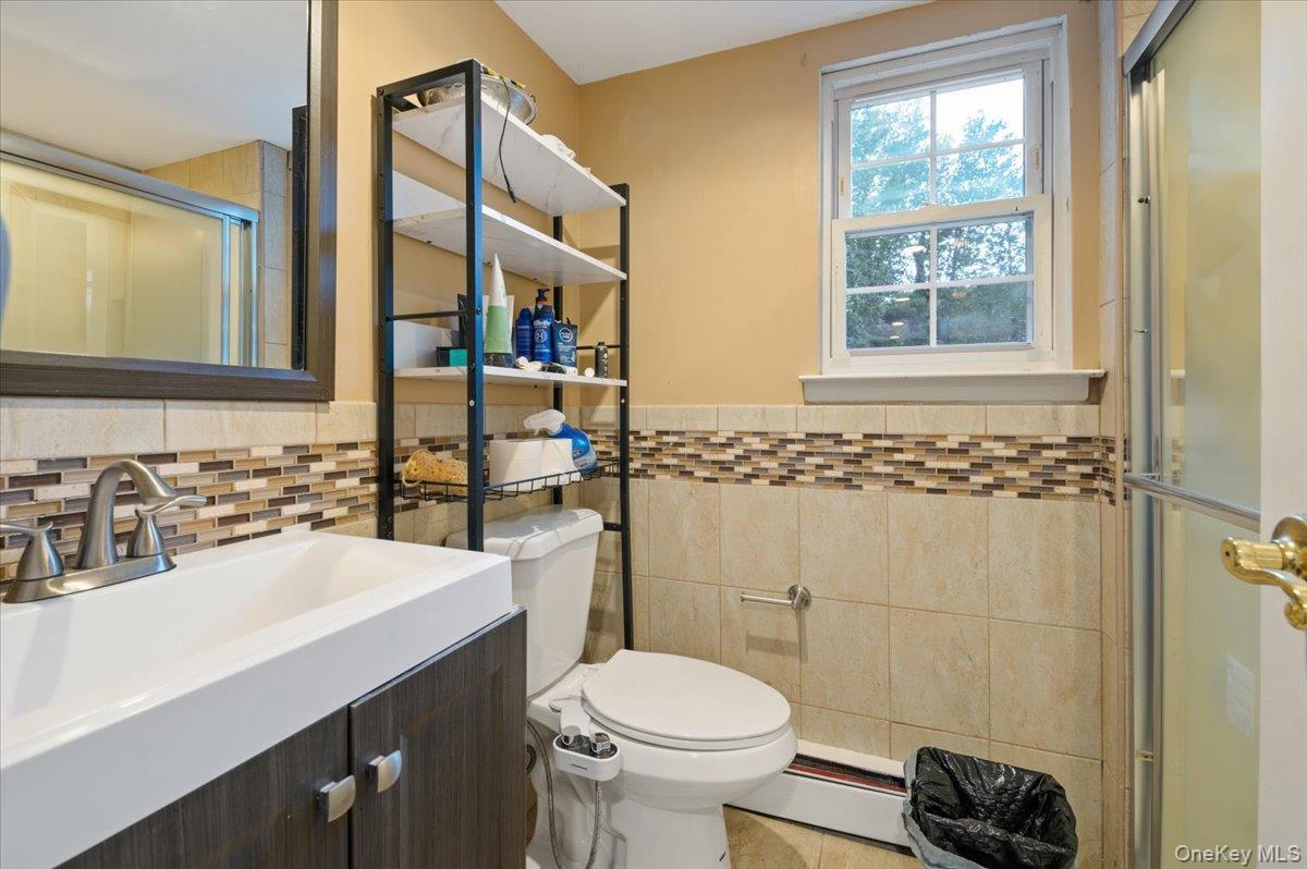 Single Family Caledonia Suffolk County, NY 11746, MLS-927453-37