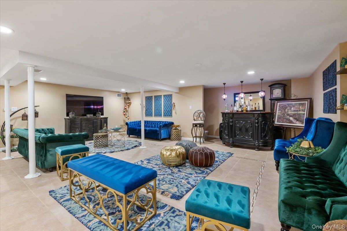 Single Family Caledonia Suffolk County, NY 11746, MLS-927453-38