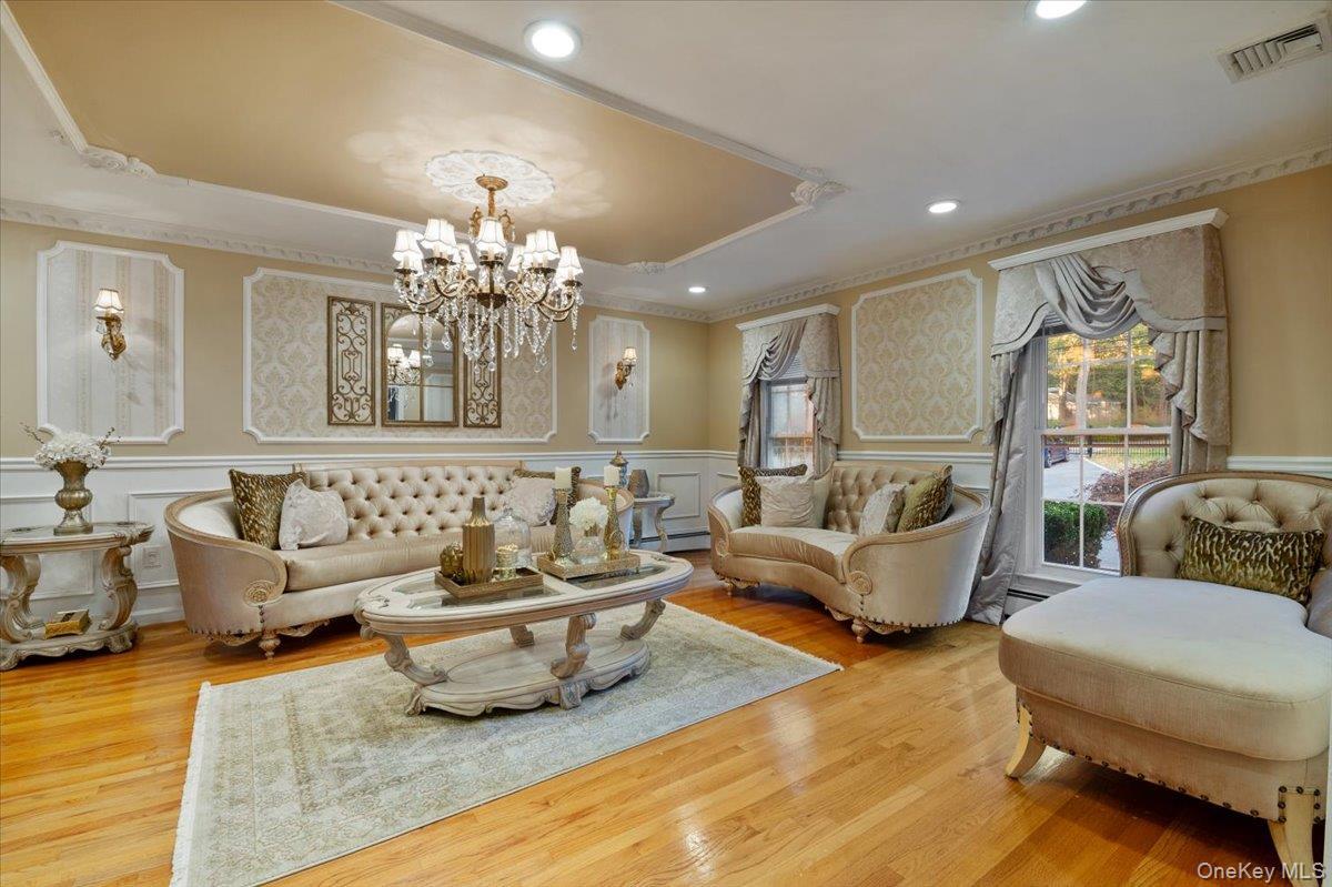 Single Family Caledonia Suffolk County, NY 11746, MLS-927453-6