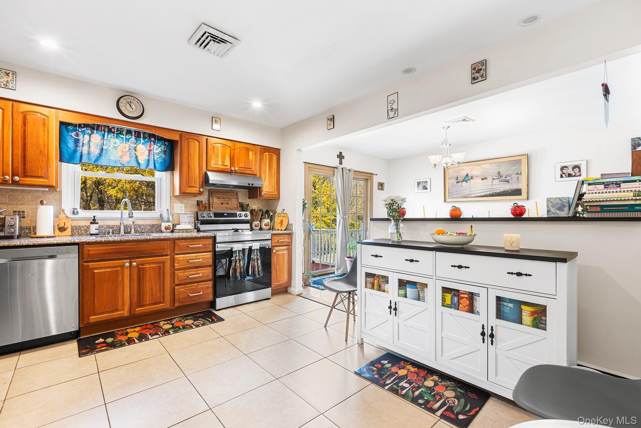 Single Family Tamarack Hill  Dutchess County, NY 12603, MLS-927515-8