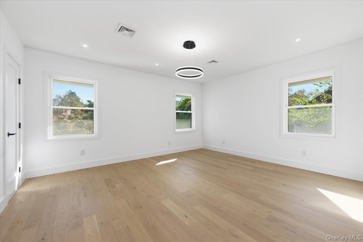 Single Family Linda Nassau County, NY 11598, MLS-927524-13