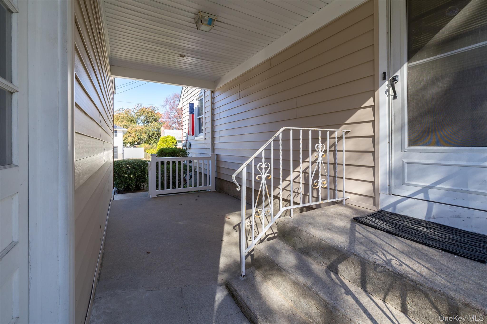 Single Family Hamilton  Nassau County, NY 11710, MLS-927525-25