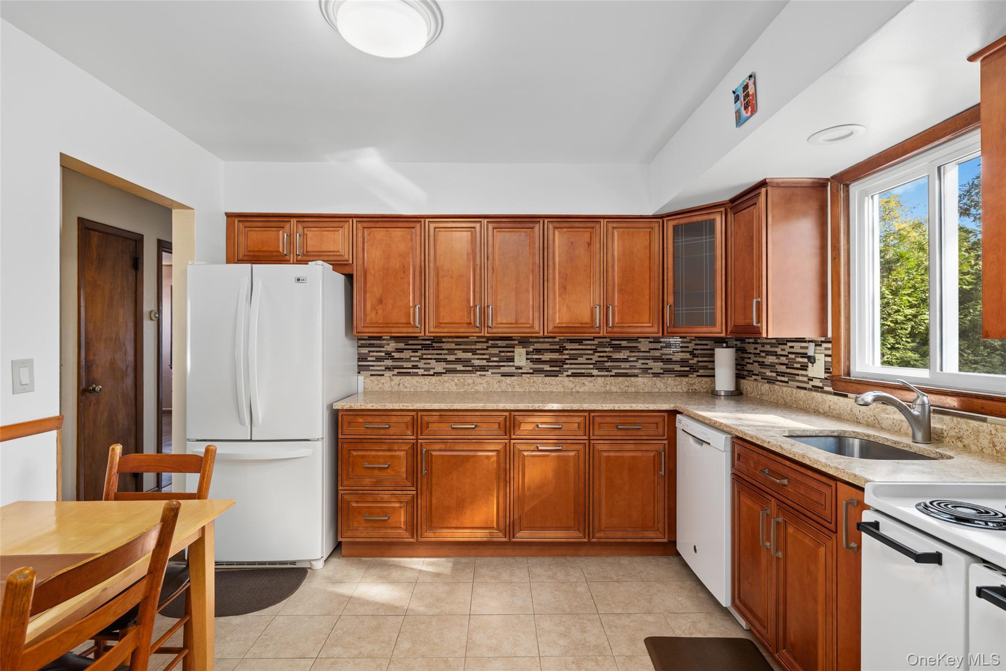 Single Family Hamilton  Nassau County, NY 11710, MLS-927525-4