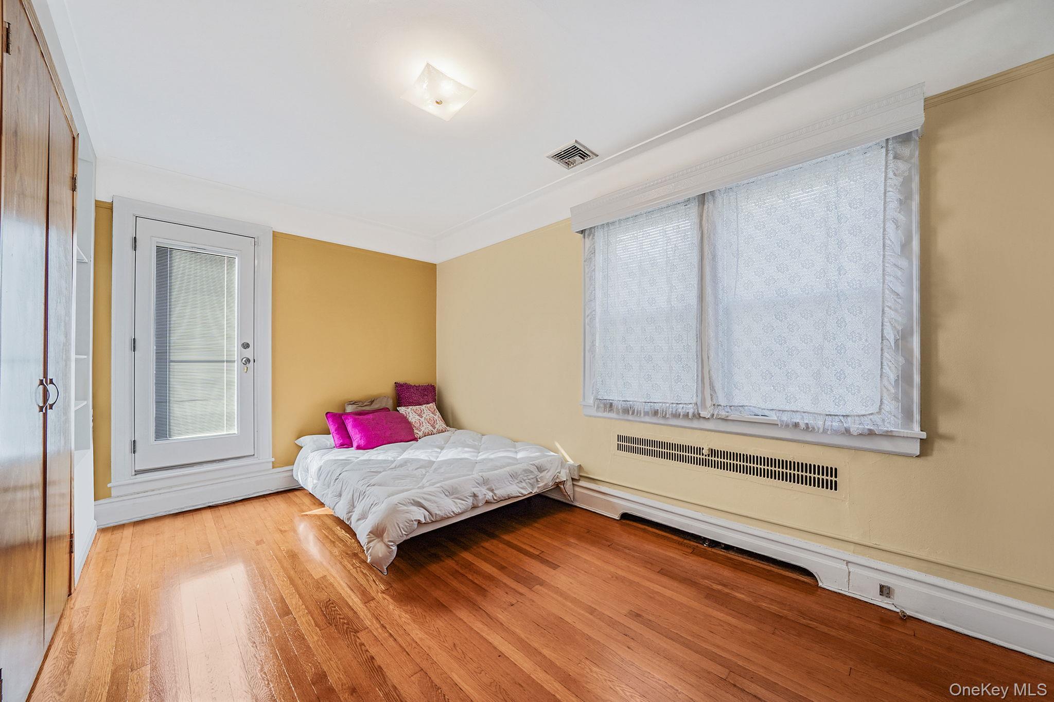 Single Family Midland Queens, NY 11432, MLS-927527-15