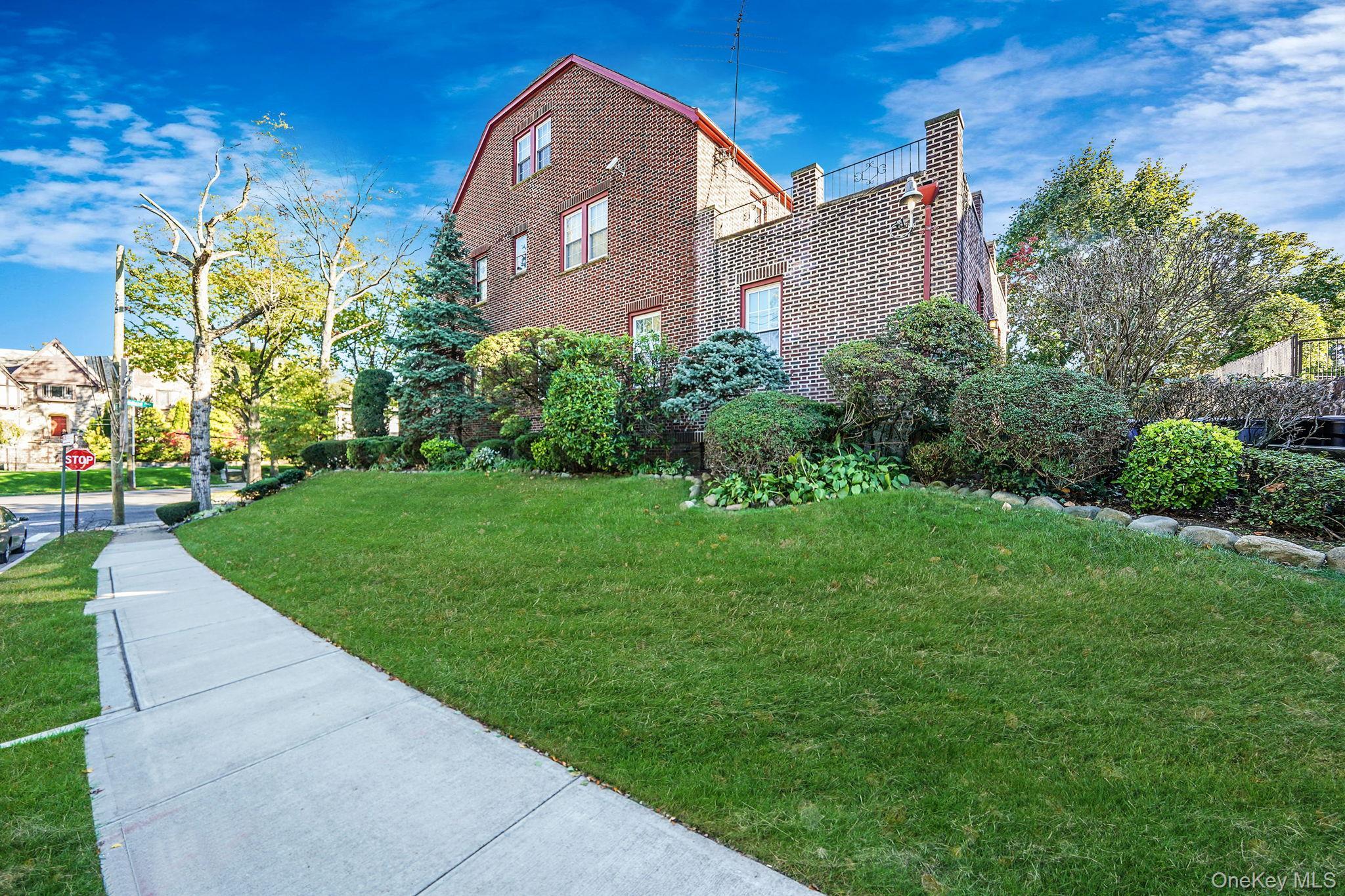 Single Family Midland Queens, NY 11432, MLS-927527-18