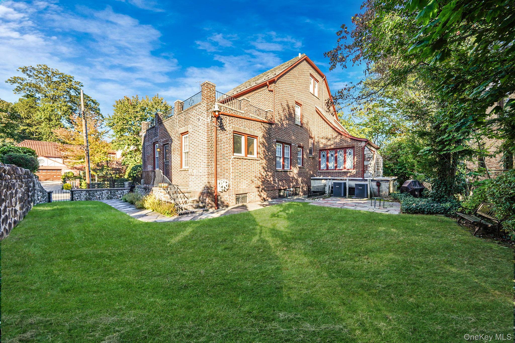 Single Family Midland Queens, NY 11432, MLS-927527-19