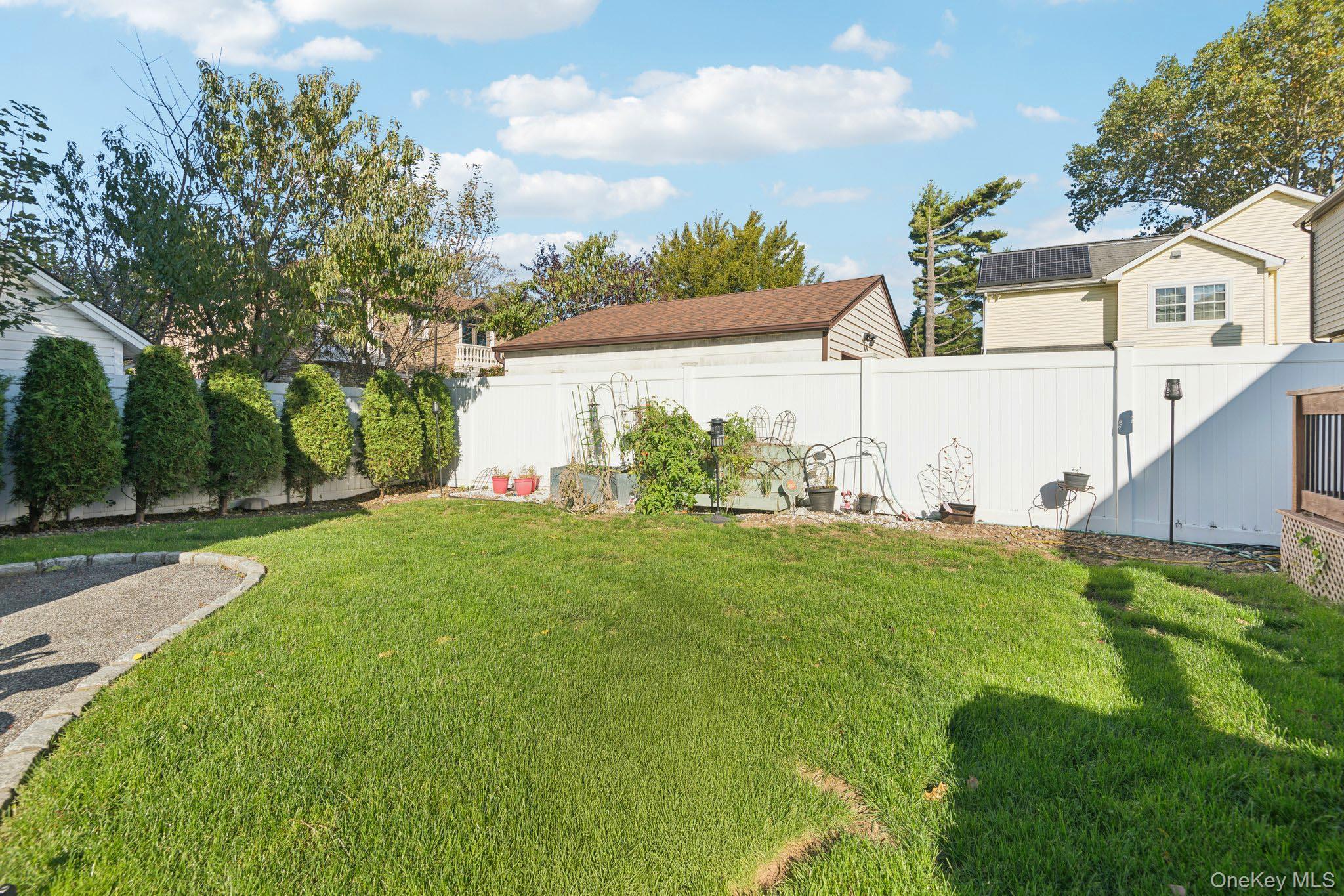 Single Family Elm  Nassau County, NY 11801, MLS-927568-28