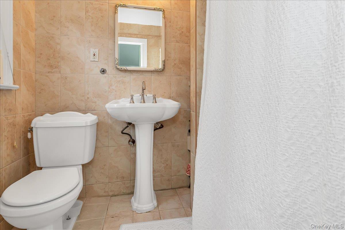 Single Family Hayden  Nassau County, NY 11024, MLS-927591-12