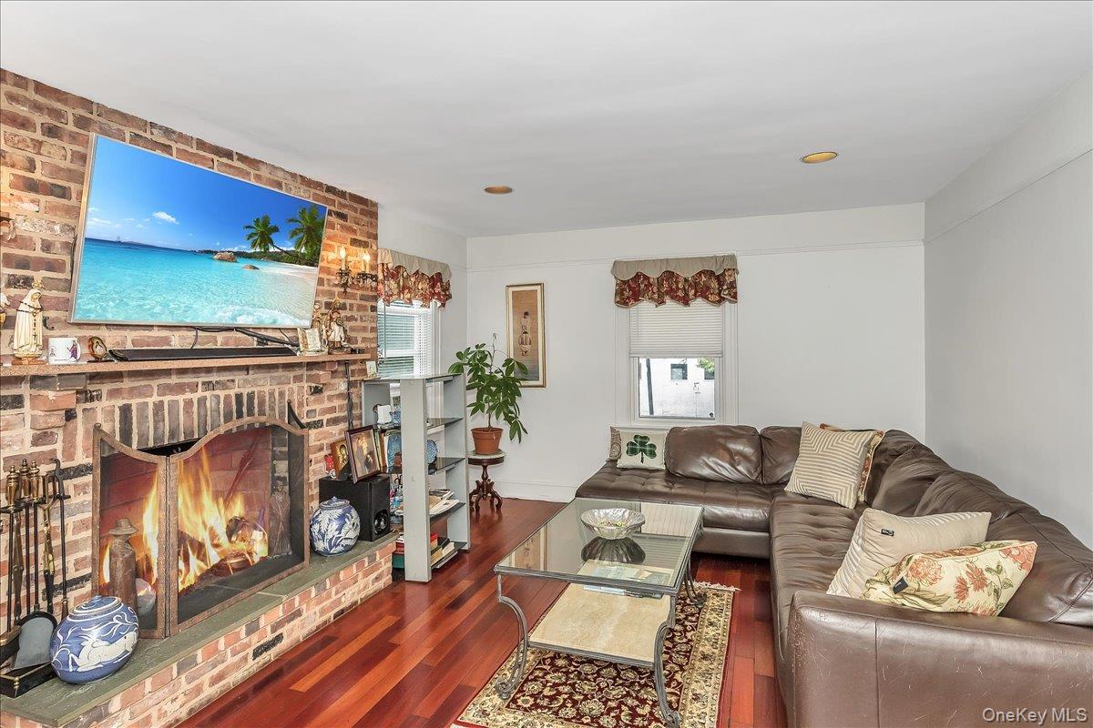 Single Family Hayden  Nassau County, NY 11024, MLS-927591-2