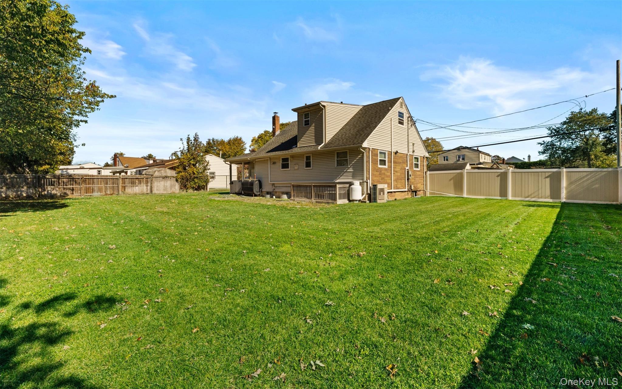 Single Family Wells  Suffolk County, NY 11706, MLS-927594-25