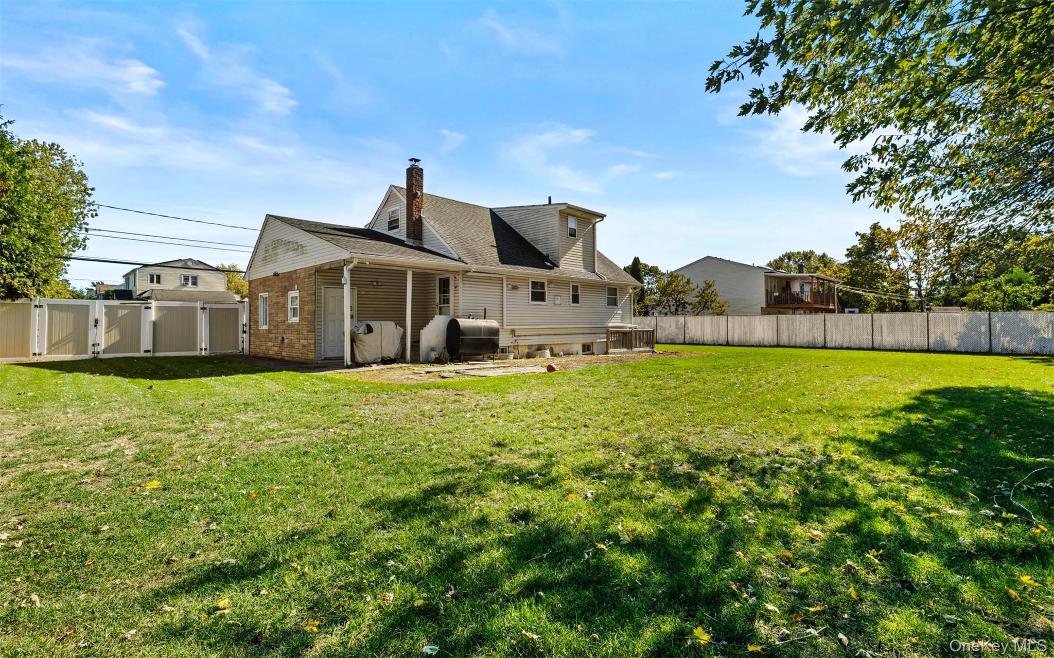 Single Family Wells  Suffolk County, NY 11706, MLS-927594-26