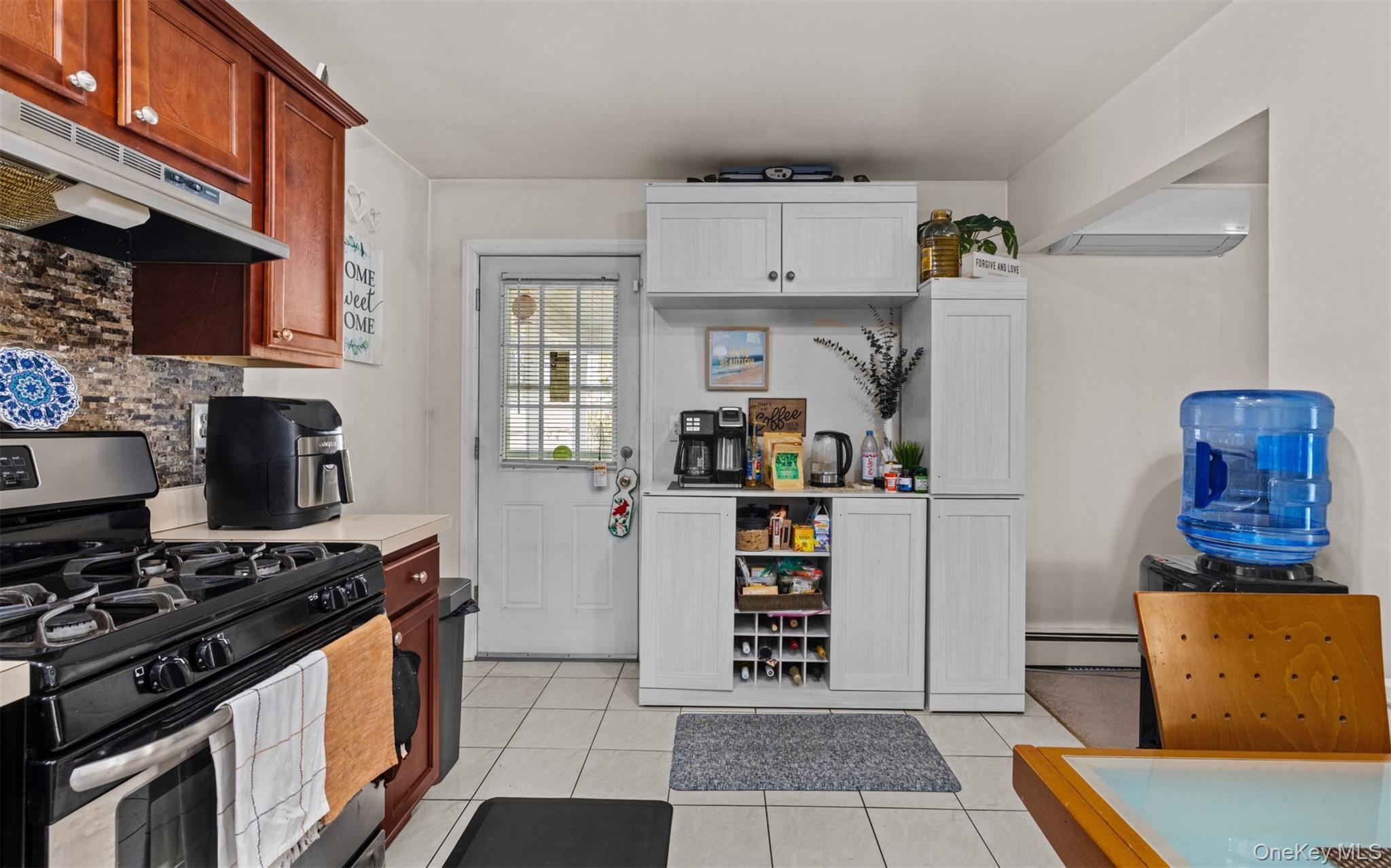 Single Family Wells  Suffolk County, NY 11706, MLS-927594-7