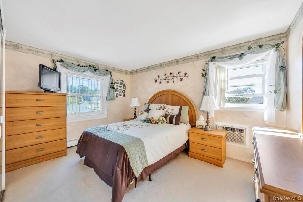 Single Family Longstreet  Suffolk County, NY 11755, MLS-927595-22