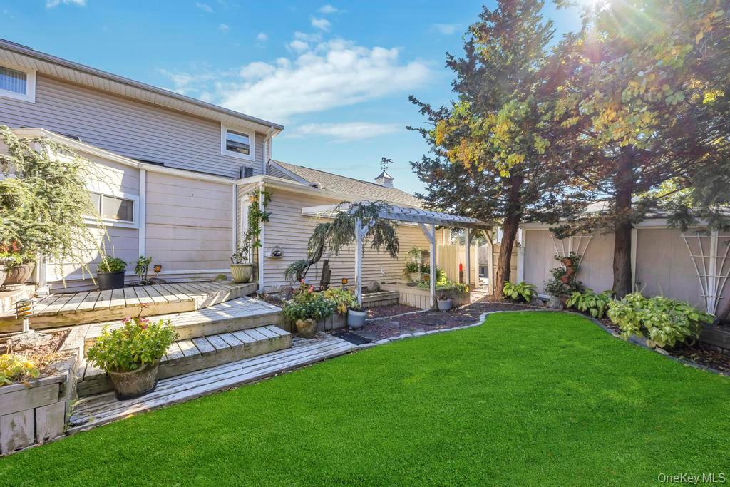 Single Family Longstreet  Suffolk County, NY 11755, MLS-927595-35