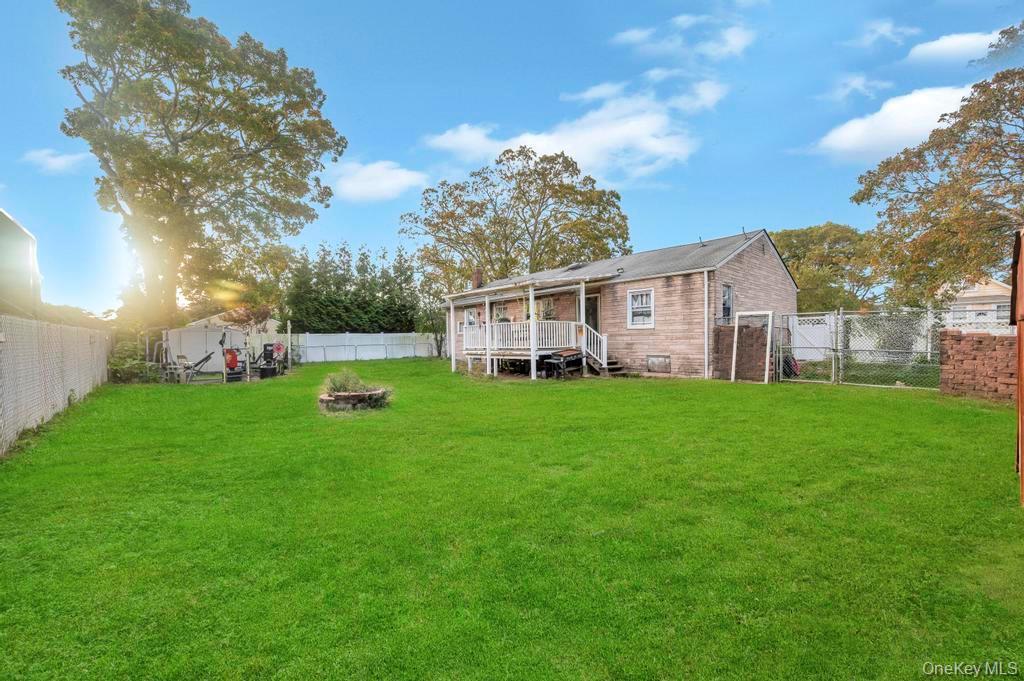 Single Family Francisco Suffolk County, NY 11722, MLS-927596-23