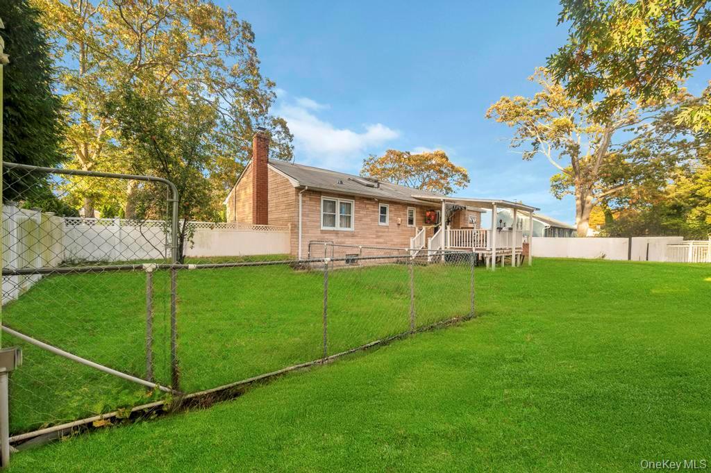 Single Family Francisco Suffolk County, NY 11722, MLS-927596-25