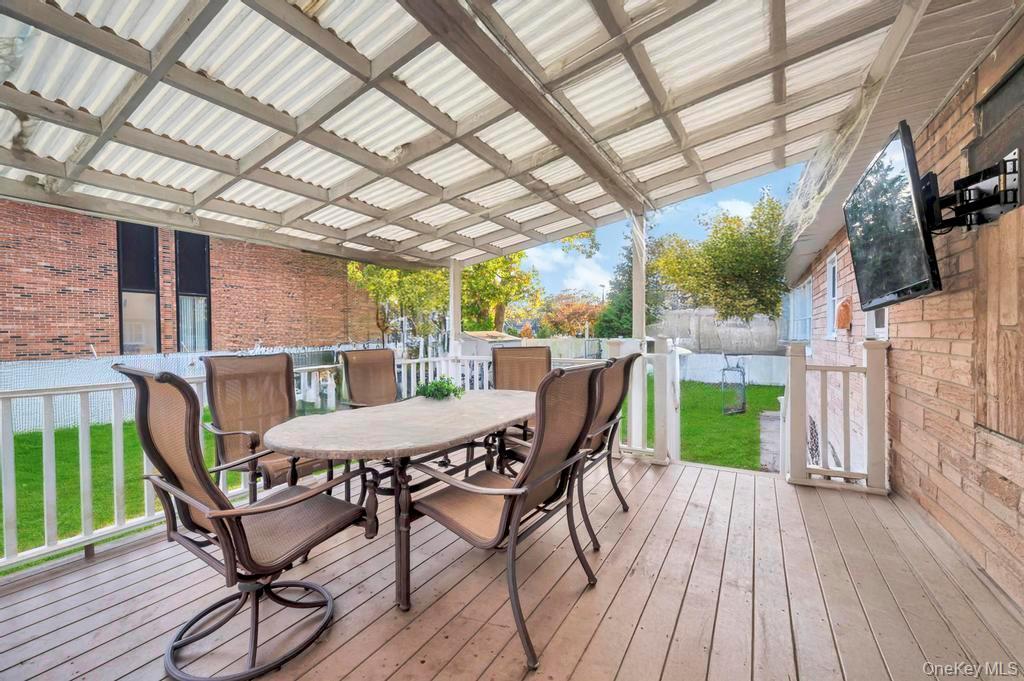 Single Family Francisco Suffolk County, NY 11722, MLS-927596-27