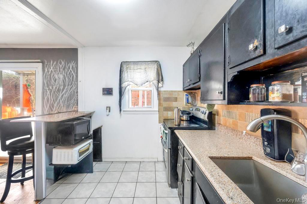 Single Family Francisco Suffolk County, NY 11722, MLS-927596-3