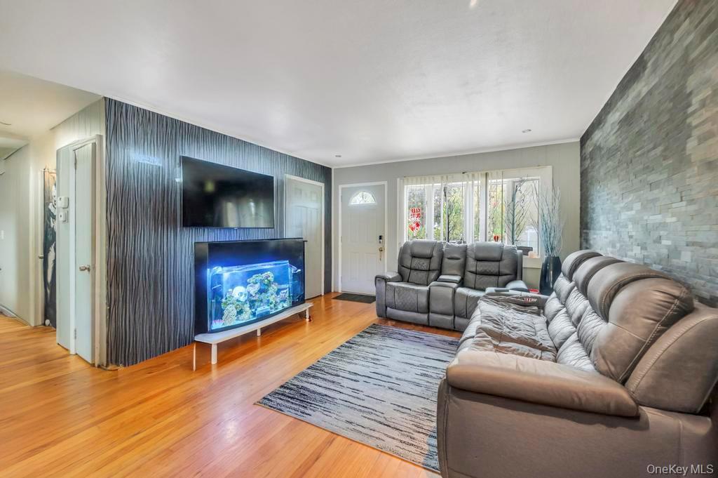 Single Family Francisco Suffolk County, NY 11722, MLS-927596-6