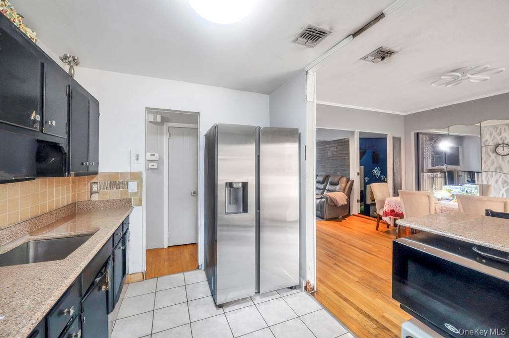 Single Family Francisco Suffolk County, NY 11722, MLS-927596-9