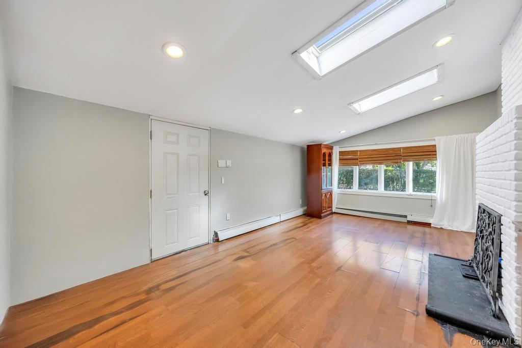 Single Family Bedford Suffolk County, NY 11749, MLS-927608-11