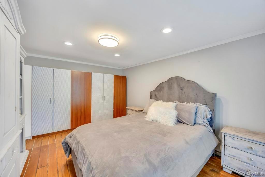 Single Family Bedford Suffolk County, NY 11749, MLS-927608-26