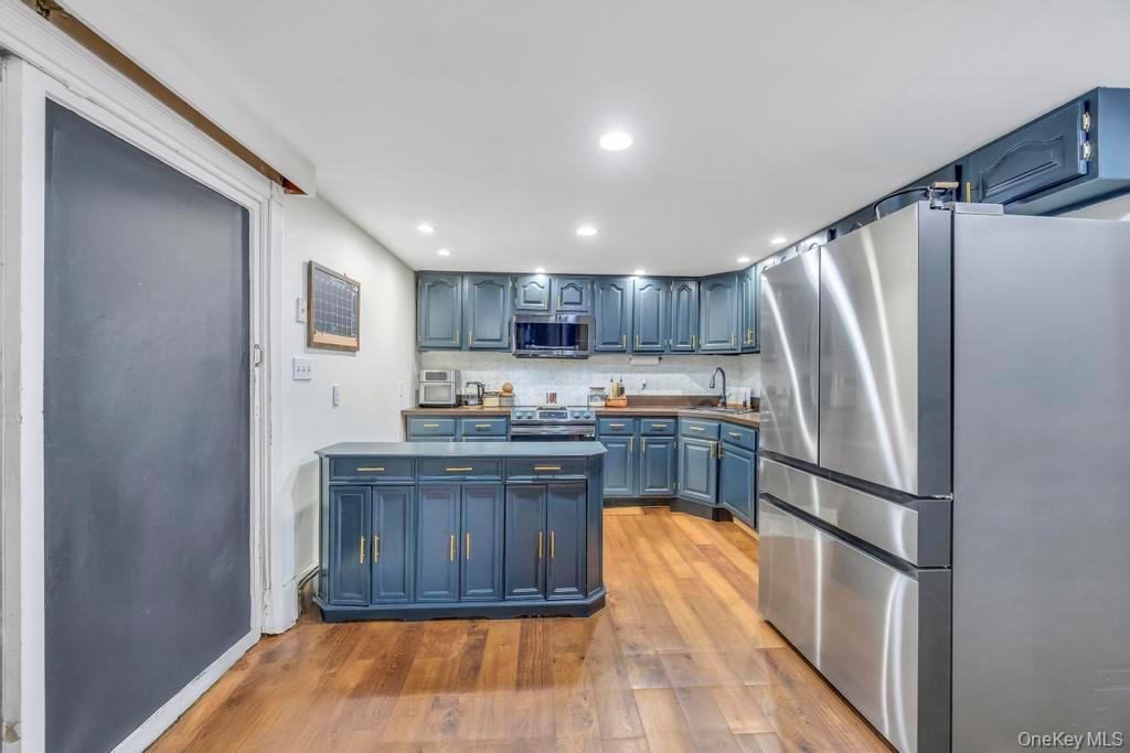 Single Family Bedford Suffolk County, NY 11749, MLS-927608-8