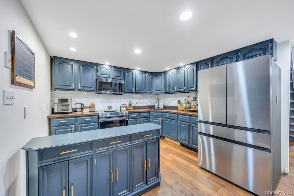 Single Family Bedford Suffolk County, NY 11749, MLS-927608-9