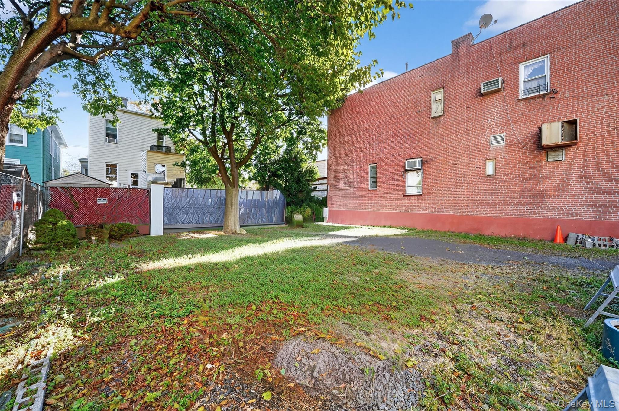 Commercial Sale City Island  Bronx, NY 10464, MLS-927625-25