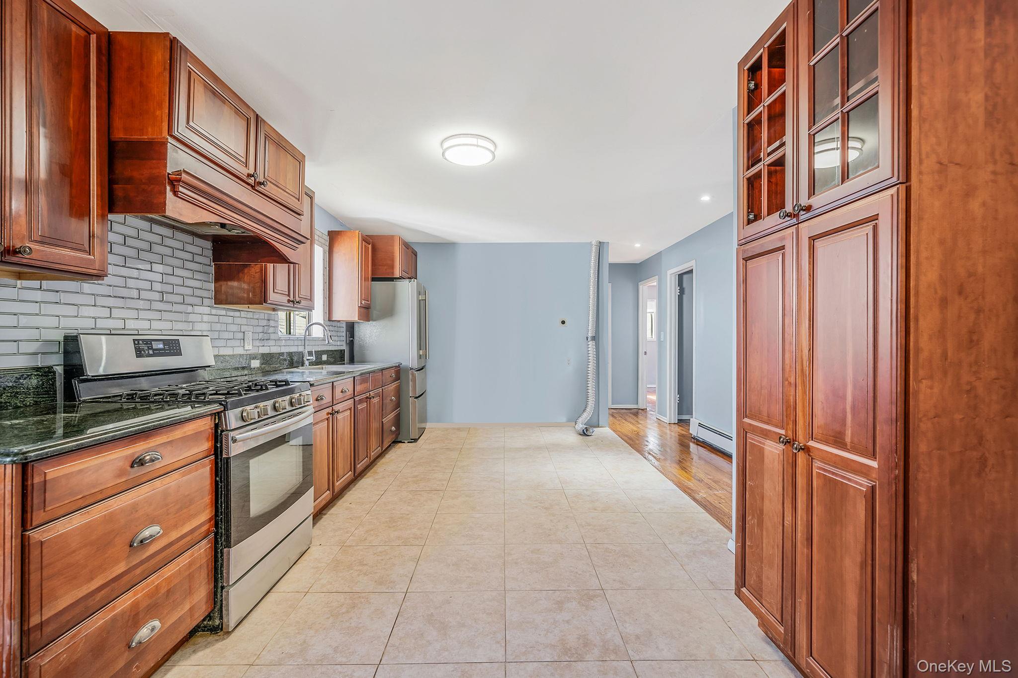 Single Family Clifton Suffolk County, NY 11776, MLS-927645-11