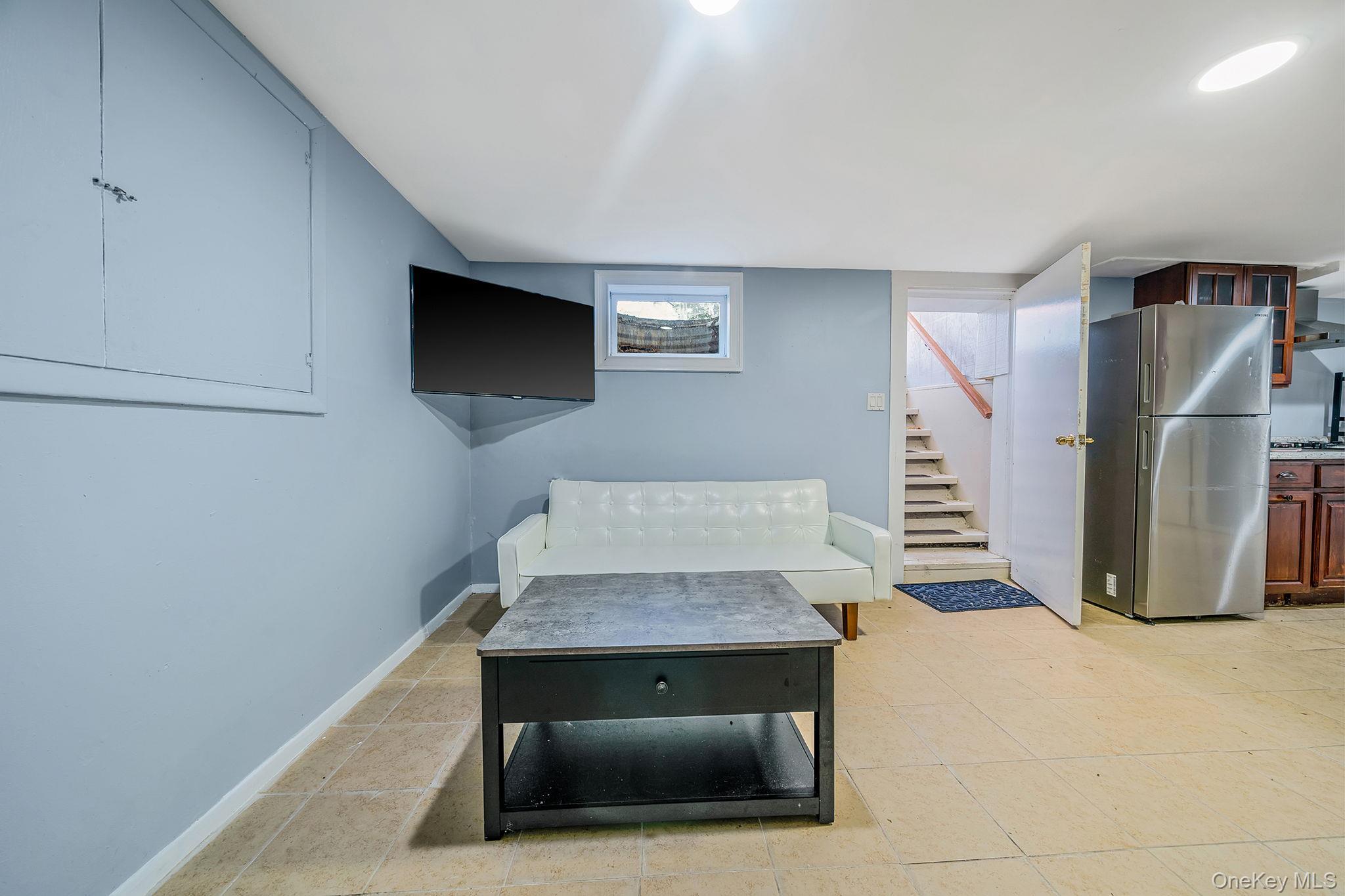 Single Family Clifton Suffolk County, NY 11776, MLS-927645-19