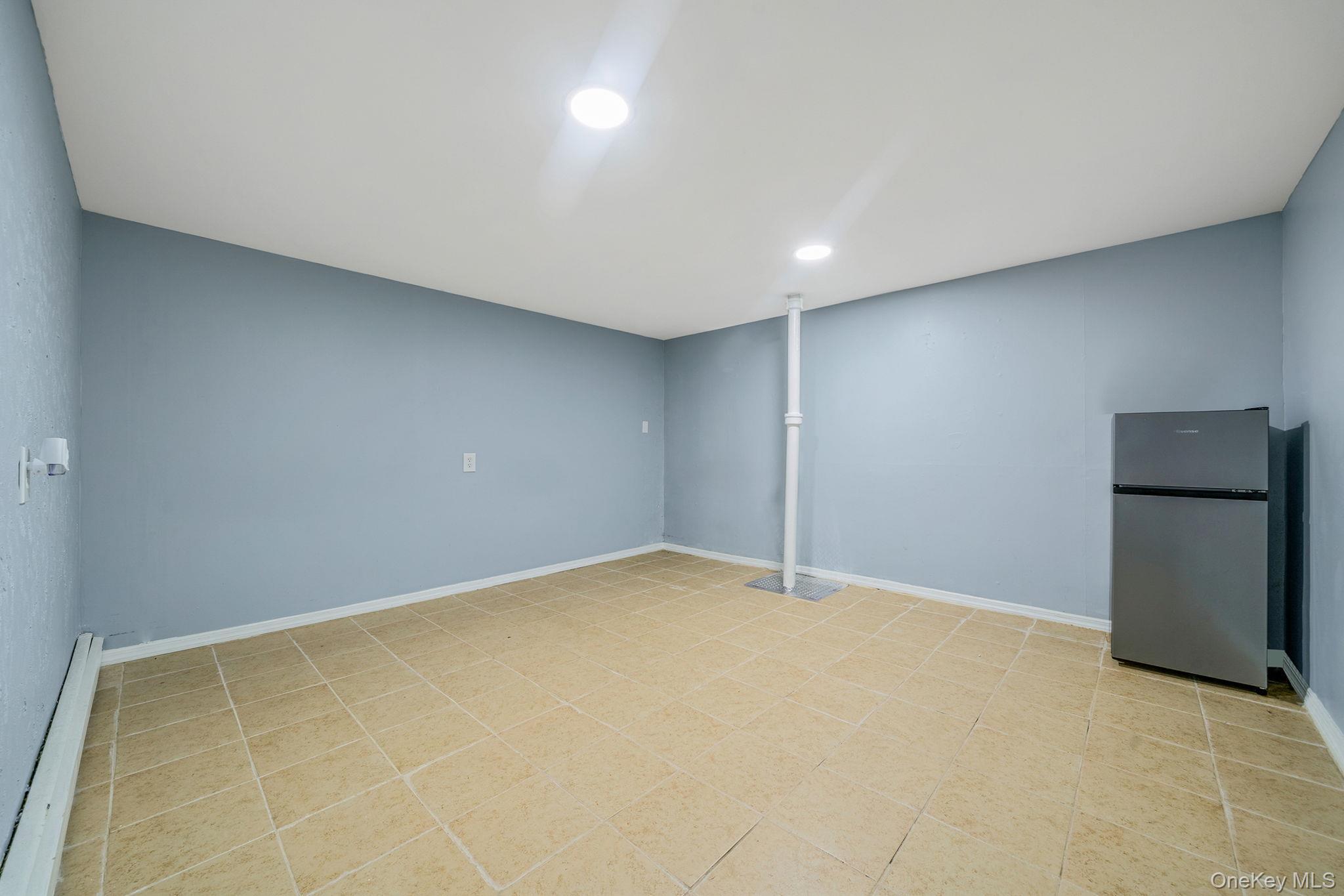 Single Family Clifton Suffolk County, NY 11776, MLS-927645-25