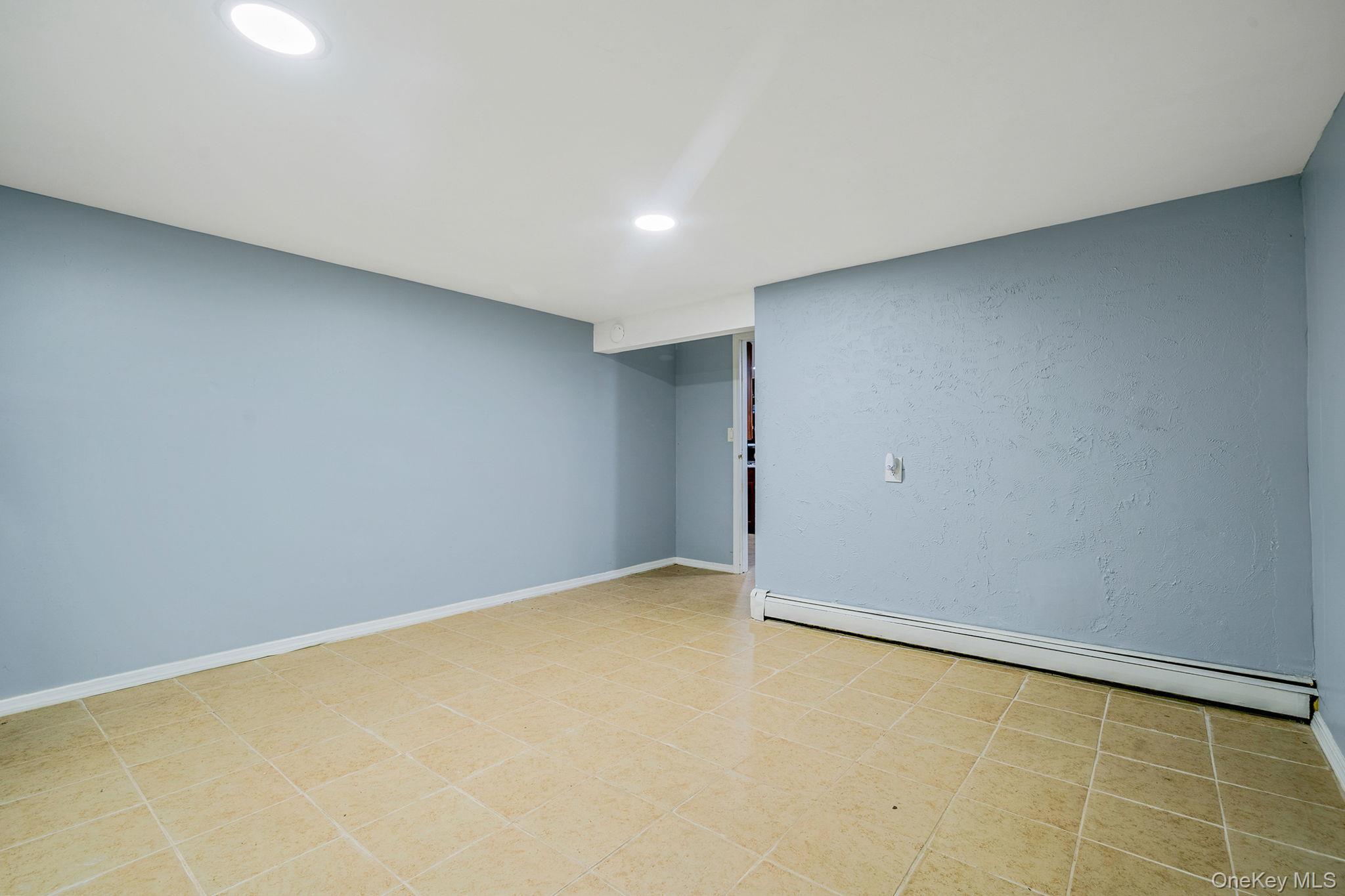 Single Family Clifton Suffolk County, NY 11776, MLS-927645-26