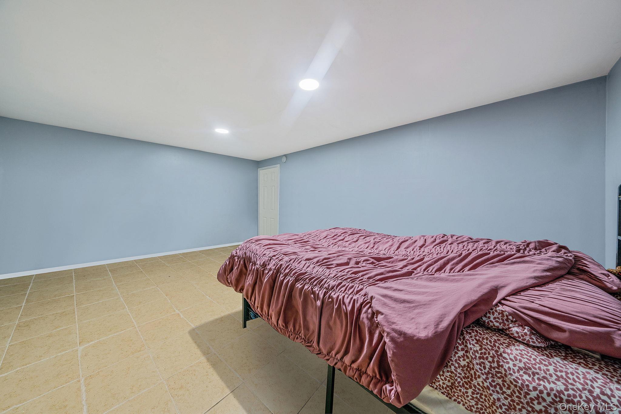 Single Family Clifton Suffolk County, NY 11776, MLS-927645-28