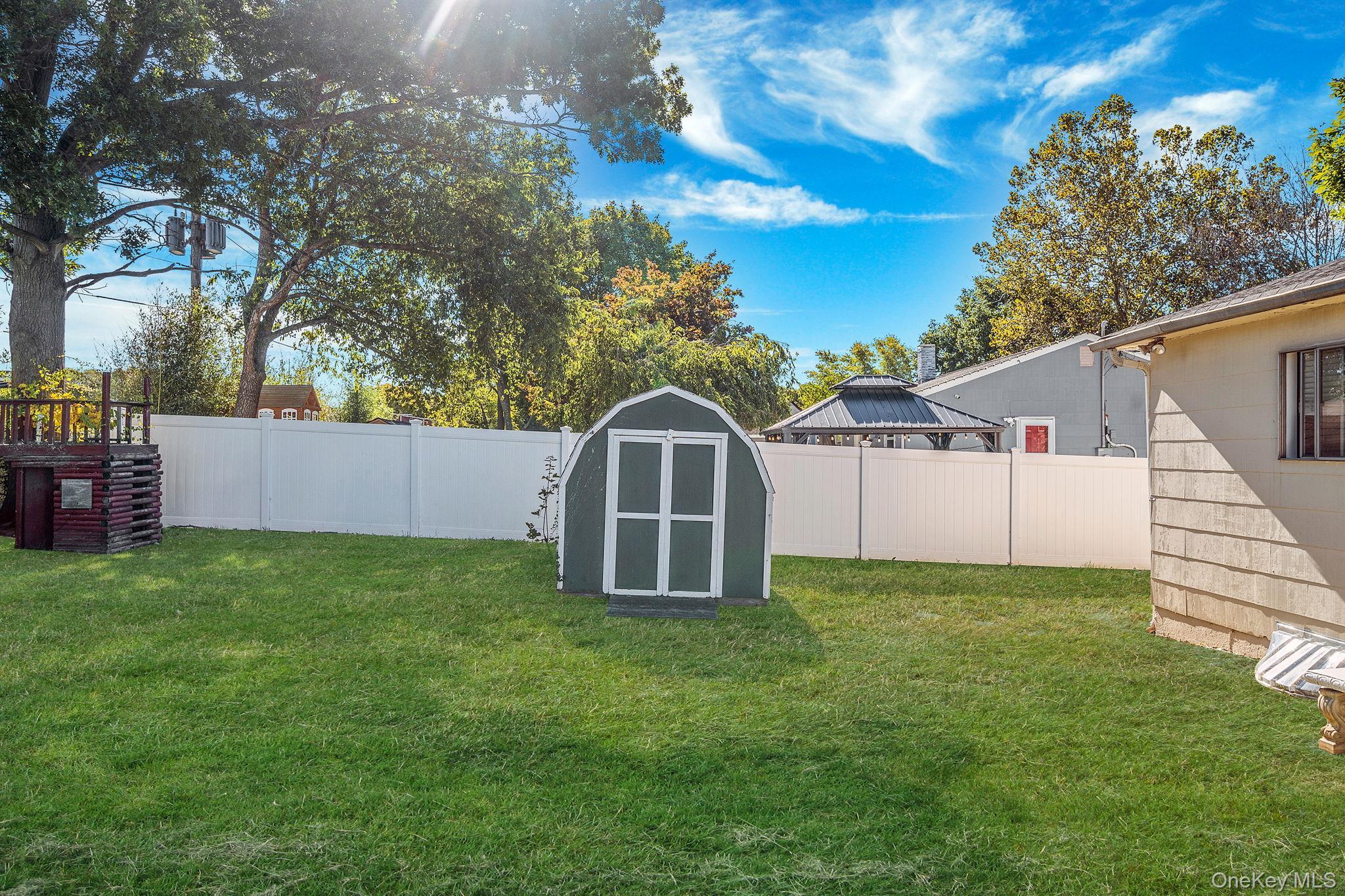 Single Family Clifton Suffolk County, NY 11776, MLS-927645-35