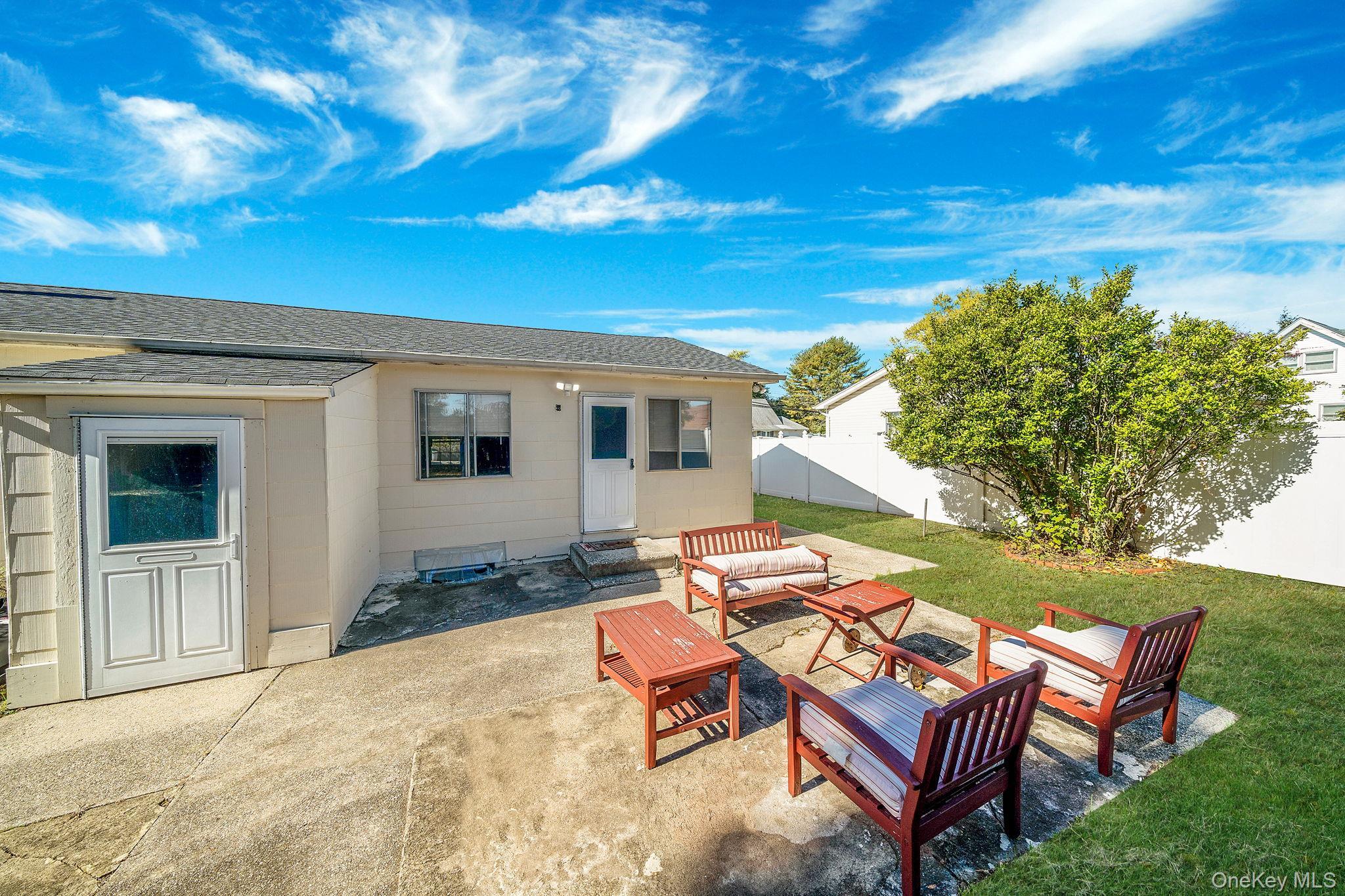 Single Family Clifton Suffolk County, NY 11776, MLS-927645-37