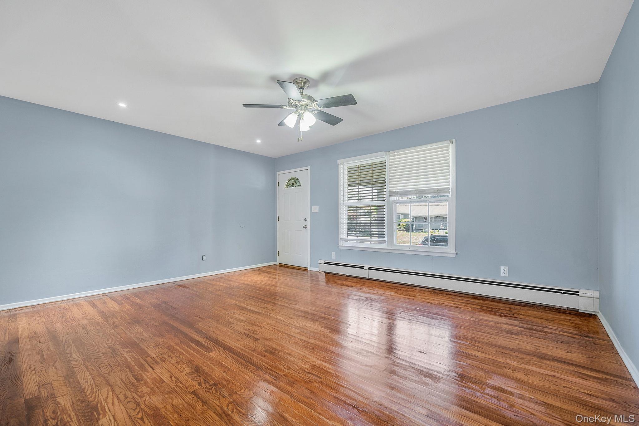 Single Family Clifton Suffolk County, NY 11776, MLS-927645-4