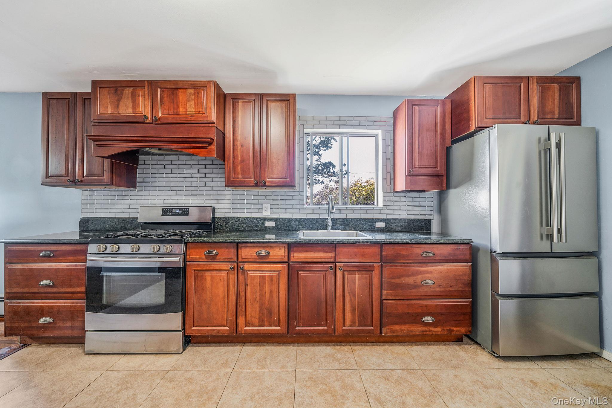 Single Family Clifton Suffolk County, NY 11776, MLS-927645-9