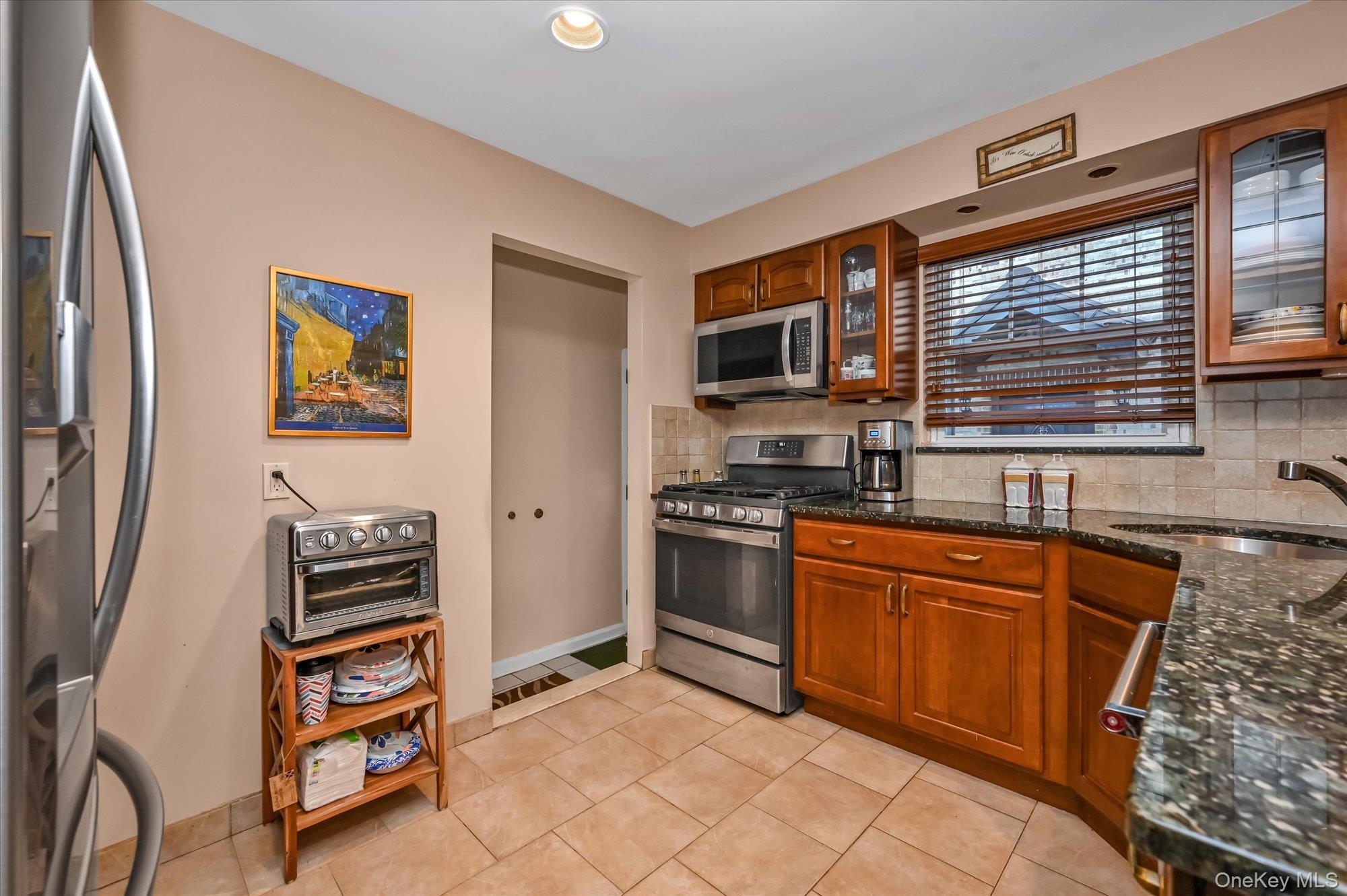 Single Family 27th Queens, NY 11354, MLS-927648-10