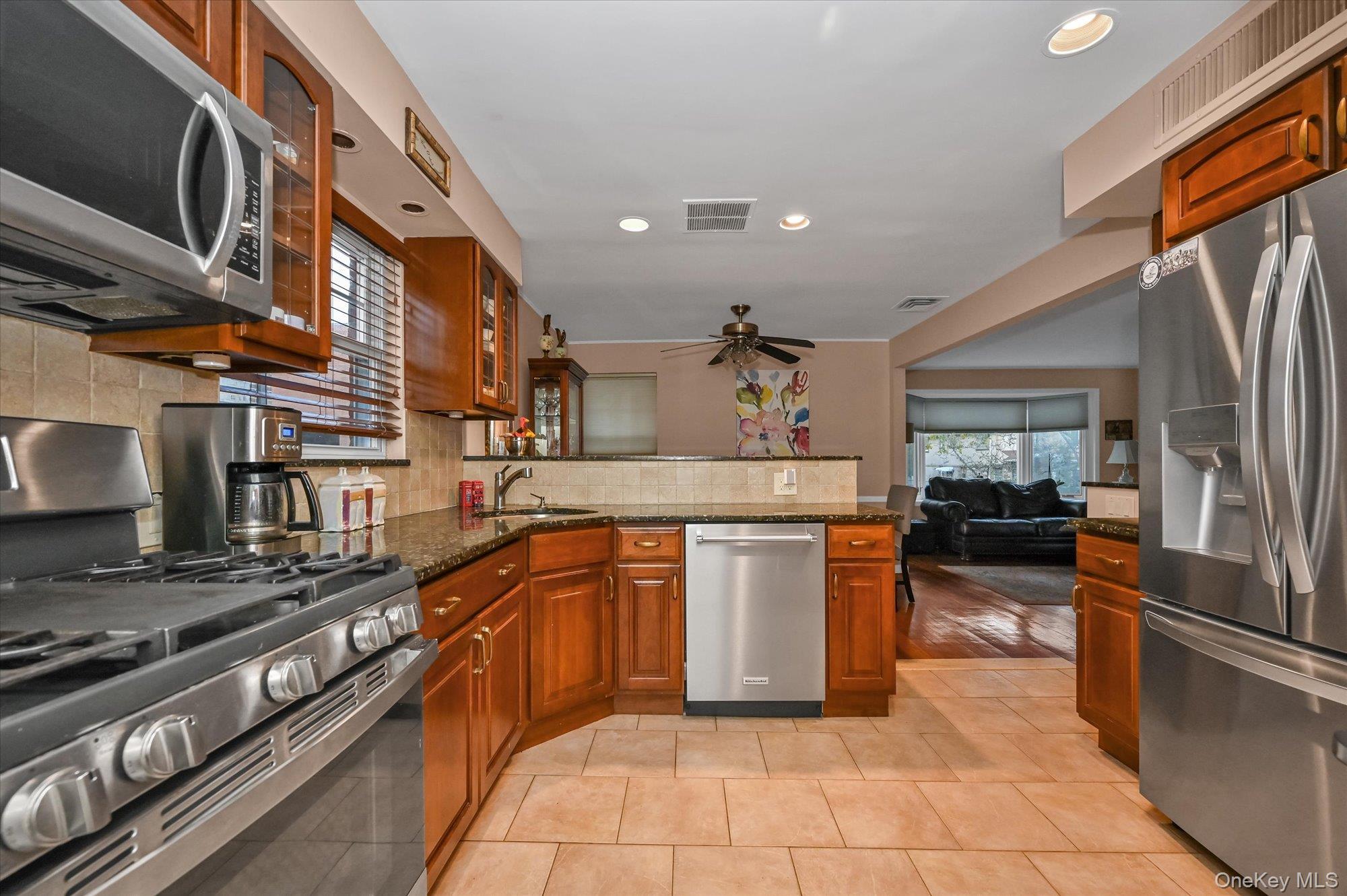 Single Family 27th Queens, NY 11354, MLS-927648-8