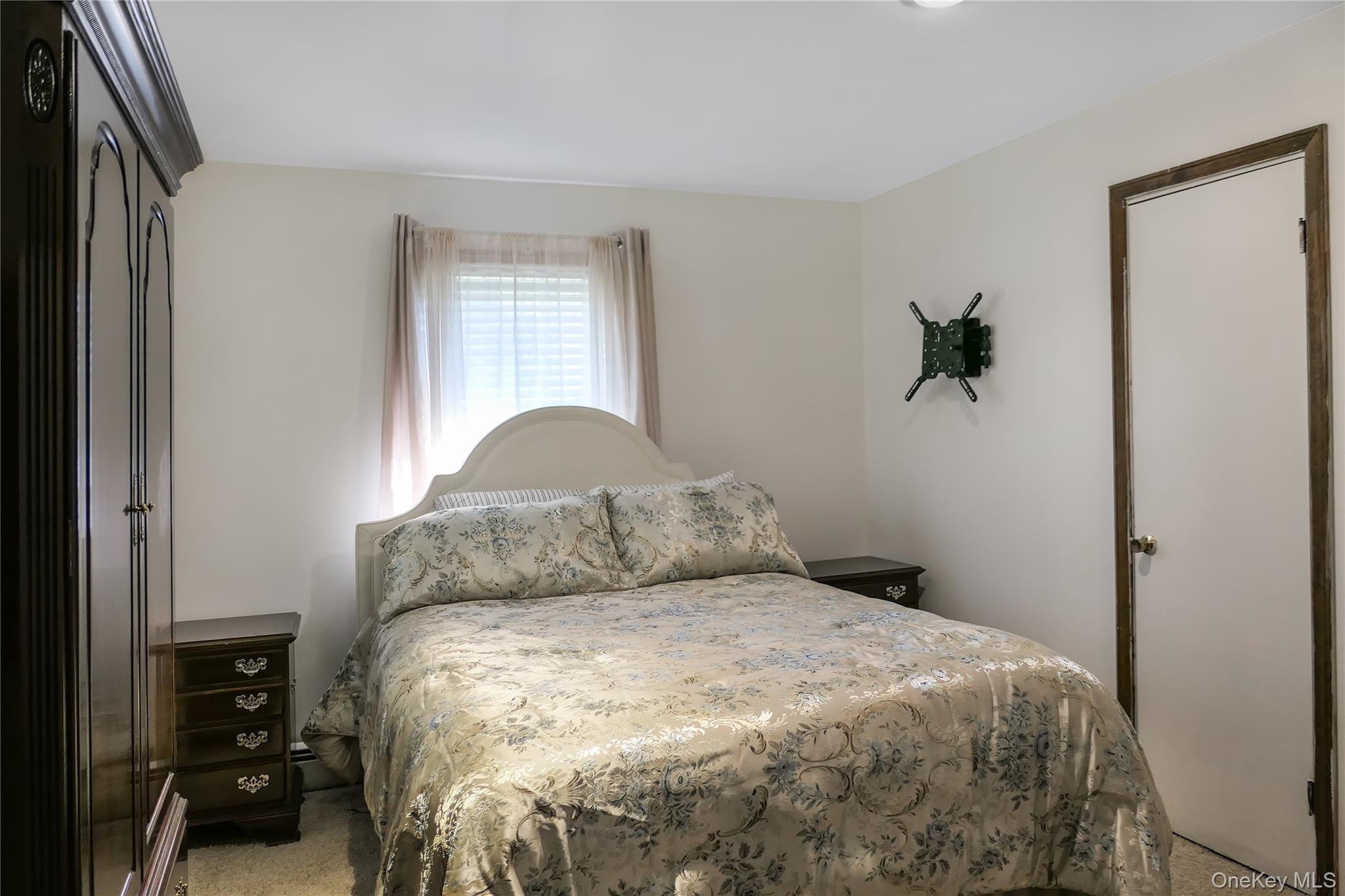 Single Family Wards  Suffolk County, NY 11713, MLS-927651-15