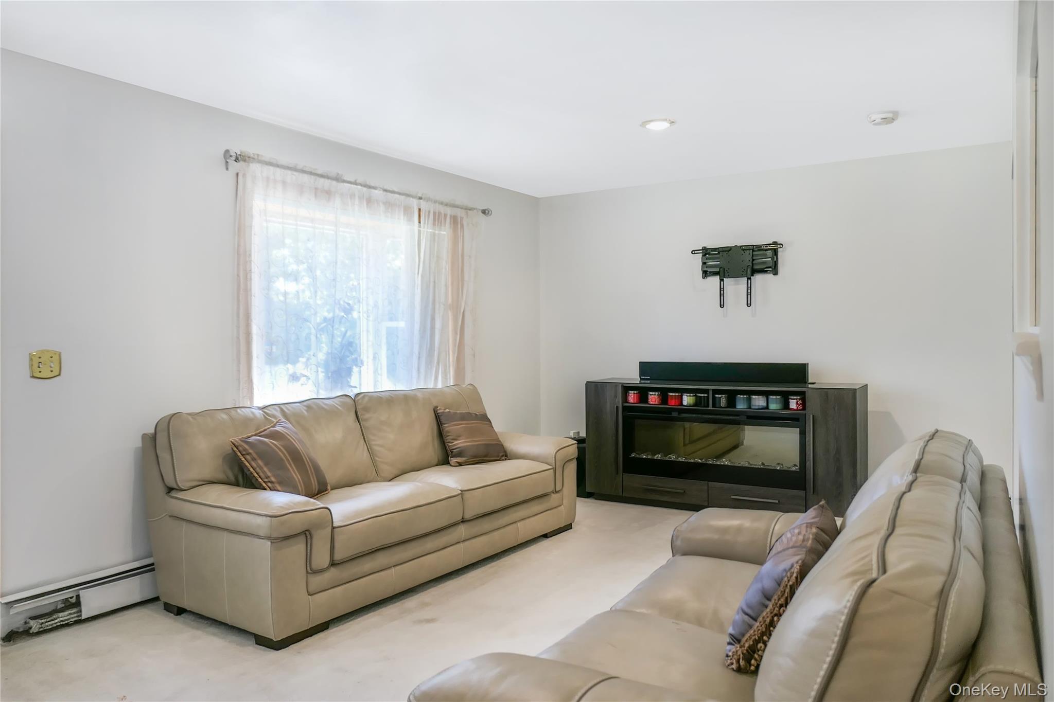 Single Family Wards  Suffolk County, NY 11713, MLS-927651-6