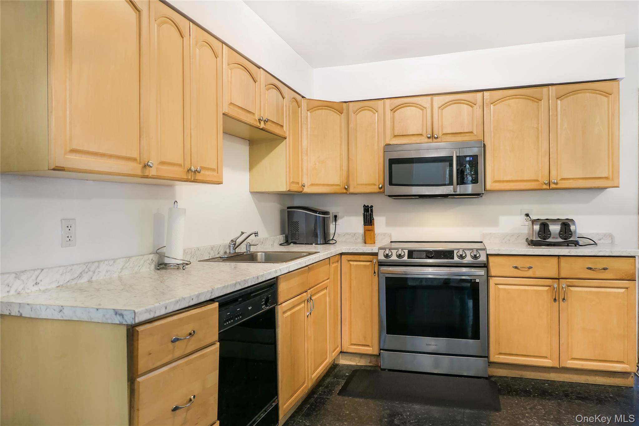 Single Family Wards  Suffolk County, NY 11713, MLS-927651-8