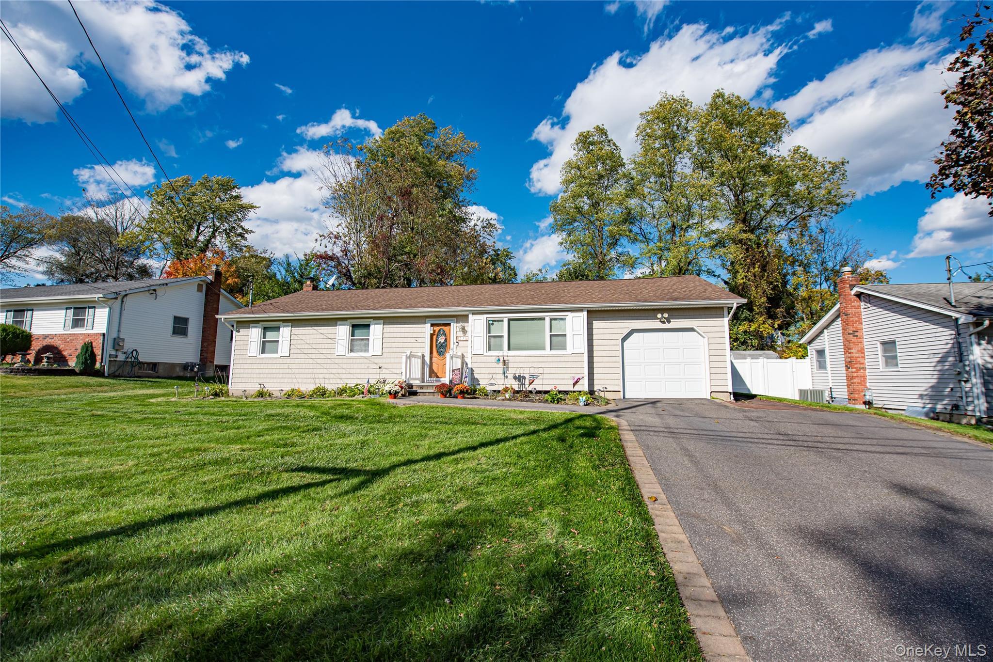 Single Family Wyandotte  Suffolk County, NY 11784, MLS-927660-2