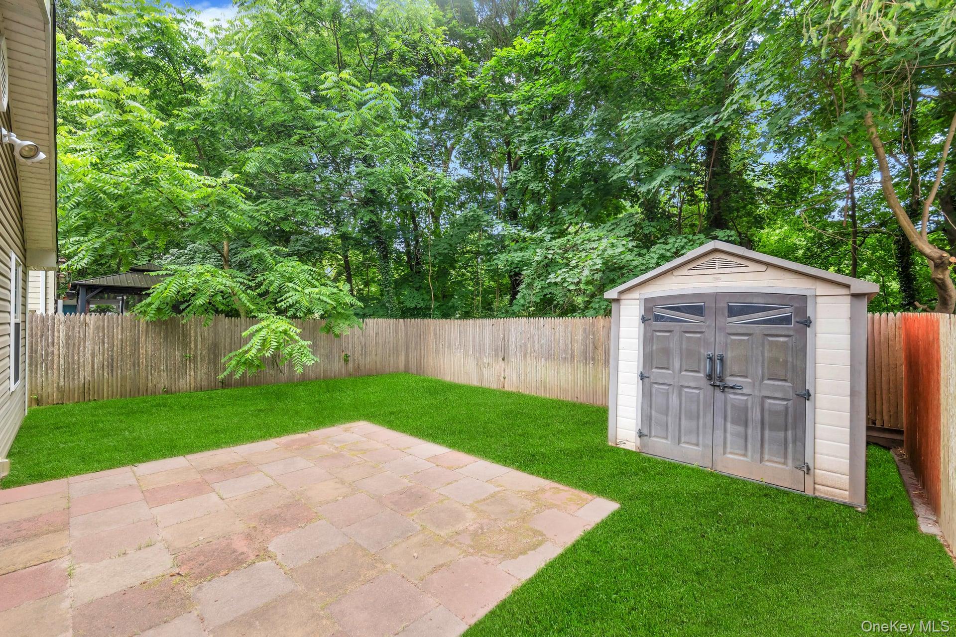 Single Family Harding  Suffolk County, NY 11779, MLS-927680-33